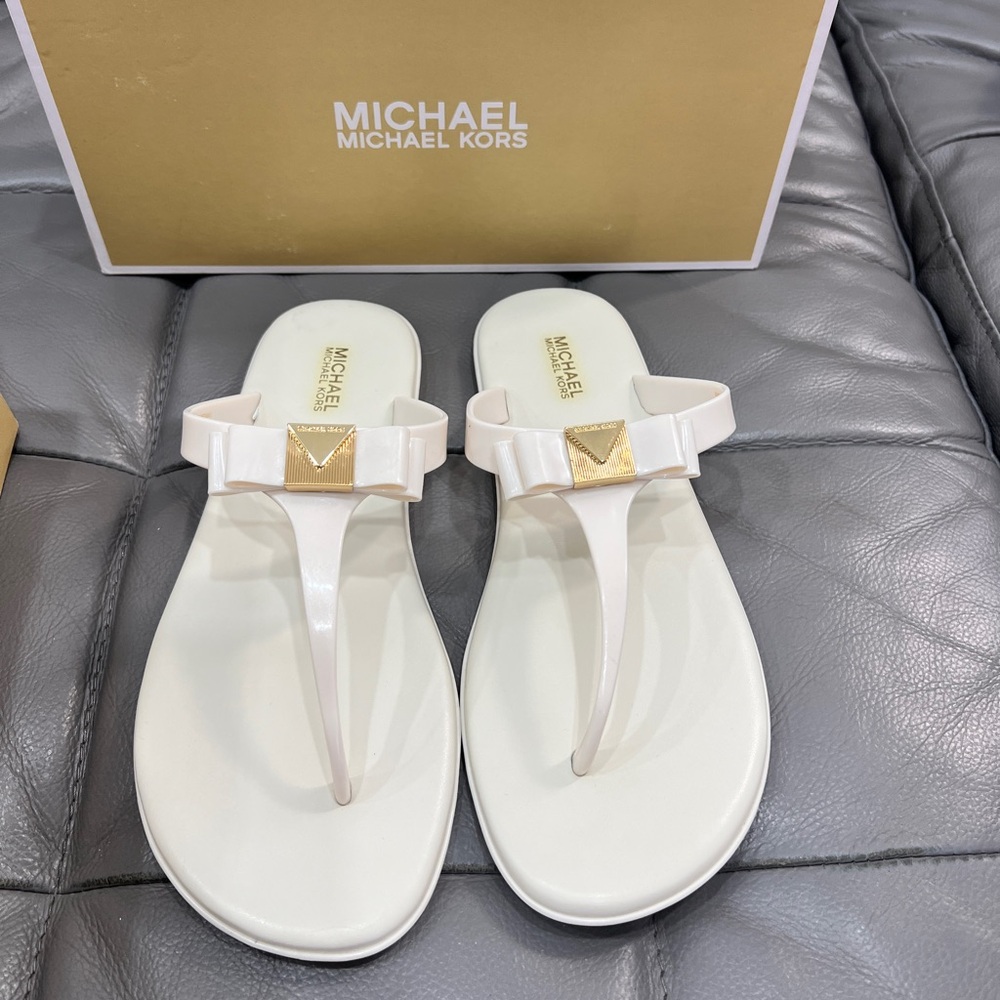 New MICHAEL KORS Caroline Jelly Thong Sandals Women Size 8 Light Cream